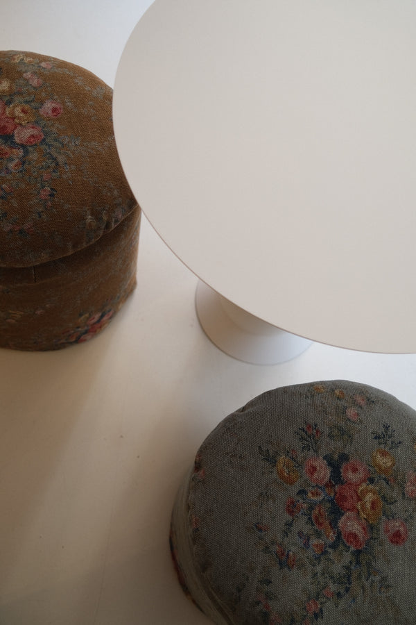 Pompadour stool