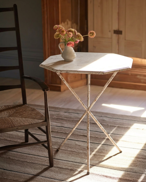 VINTAGE TABLE
